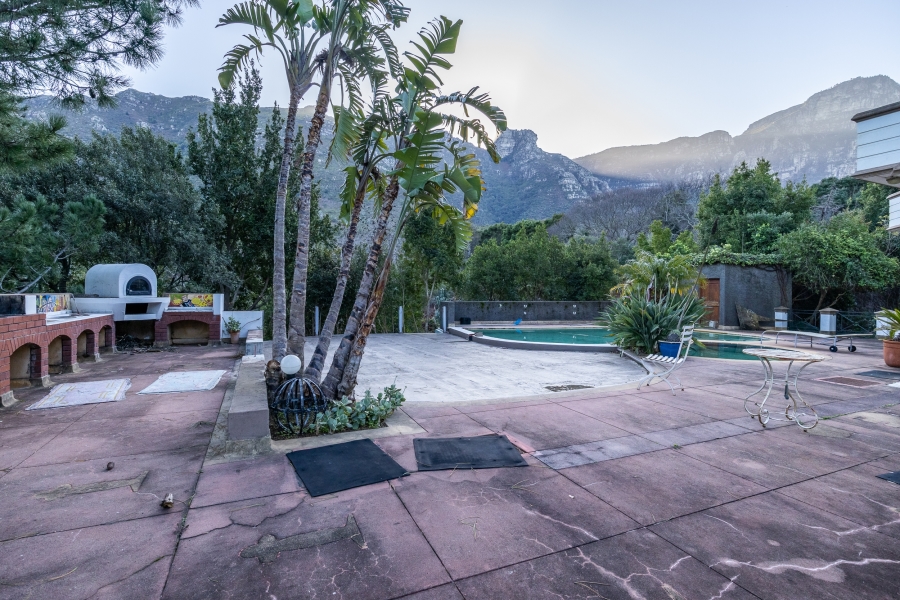 9 Bedroom Property for Sale in Bishopscourt Western Cape